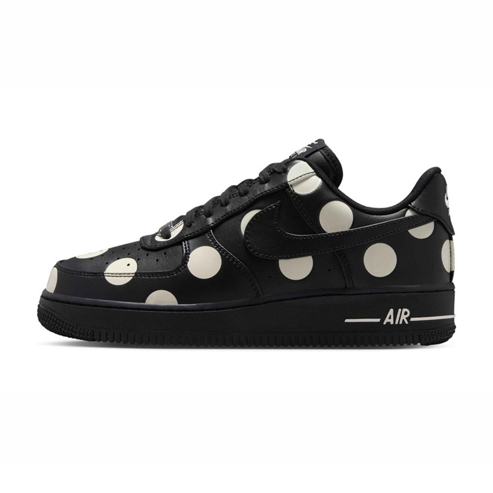 ナイキ レディース AIR FORCE 1 '07 スポーツ - Nike Shoes Air Force 1 のレビューと価格