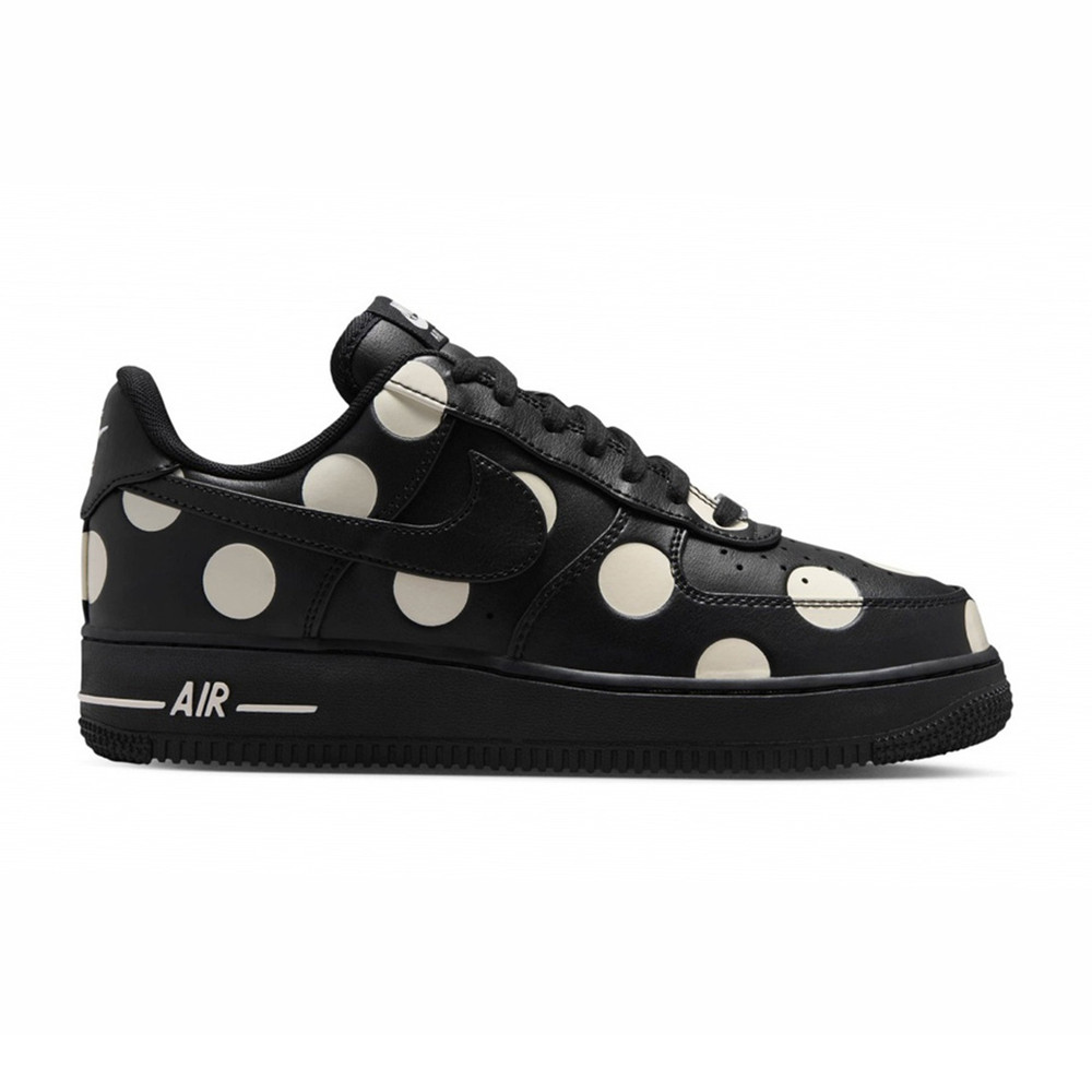 ナイキ レディース AIR FORCE 1 '07 スポーツ - Nike Shoes Air Force 1 のレビューと価格